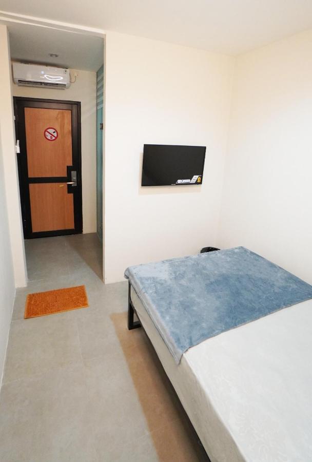 Hostel 18 Pasangan Butuh Surat Nikah 万隆 外观 照片
